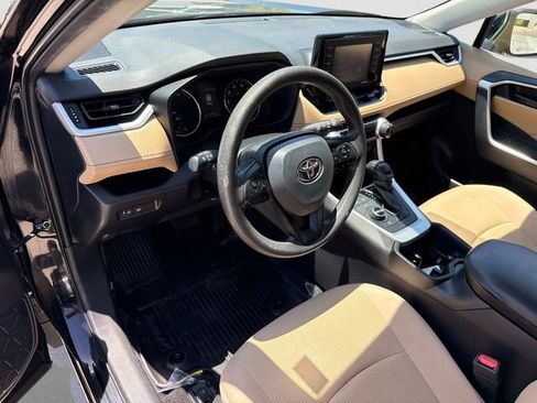 Used 2022 Toyota RAV4 LE AWD/4WD image 12