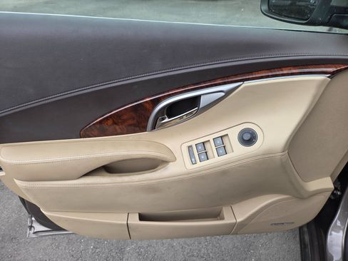 Used 2011 Buick LaCrosse CXL w/ Entertainment Package FWD image 8