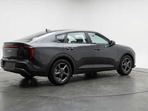 Used 2025 Kia K4 LXS image 9