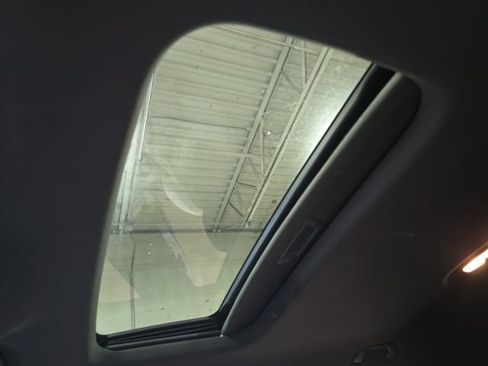 Used 2024 Chevrolet Trax RS w/ Sunroof Package FWD image 30