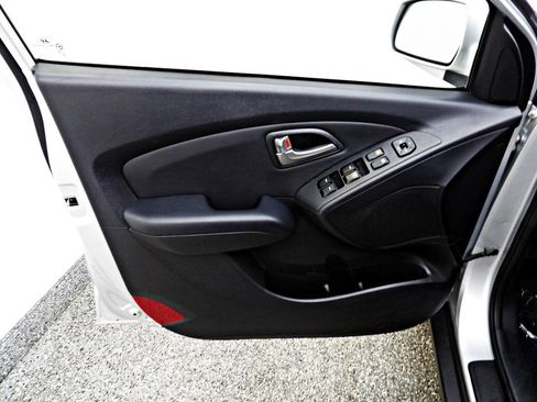 Used 2011 Hyundai Tucson GLS image 7