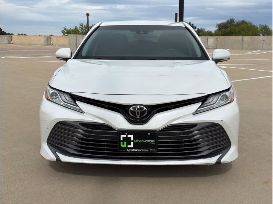 Used 2018 Toyota Camry XLE FWD image 2