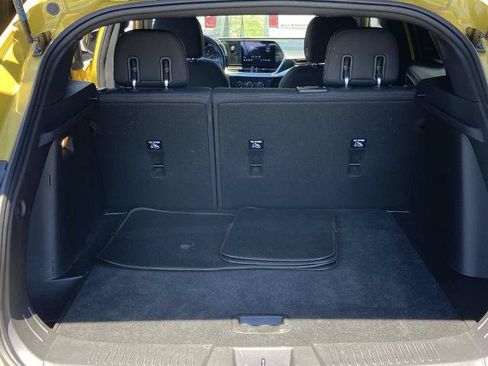 Used 2024 Chevrolet Trax RS w/ Sunroof Package FWD image 21