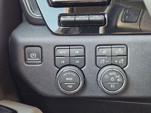 New 2026 Chevrolet Silverado 2500 ZR2 AWD/4WD image 22
