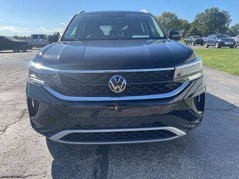 Used 2024 Volkswagen Taos SE image 6