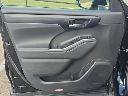 Used 2025 Toyota Highlander XSE image 28