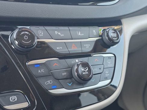 Certified 2024 Chrysler Pacifica Touring-L FWD image 29