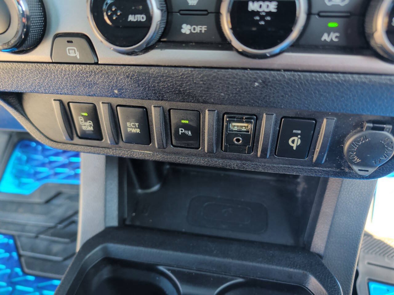 Used 2017 Toyota Tacoma Limited w/ Tow Package AWD/4WD image 23
