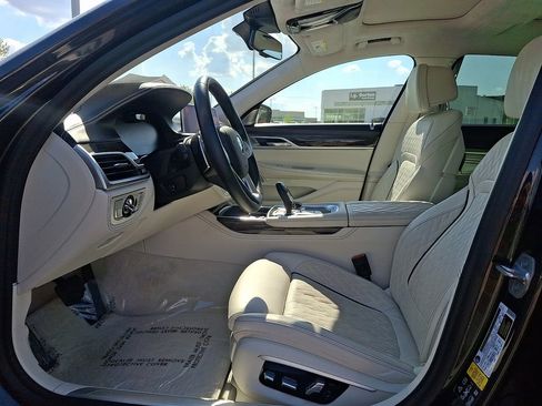 Used 2020 BMW 750i xDrive w/ Autobahn Package AWD/4WD image 13
