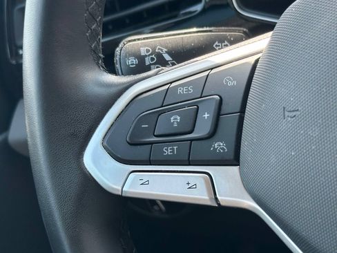 Certified 2025 Volkswagen Jetta SE FWD image 22