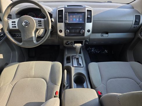 Used 2019 Nissan Frontier SV AWD/4WD image 2