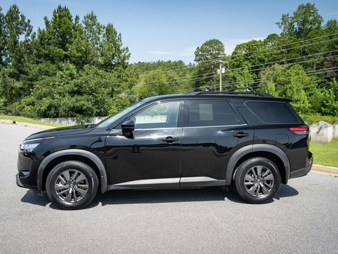 Used 2022 Nissan Pathfinder SV FWD image 5