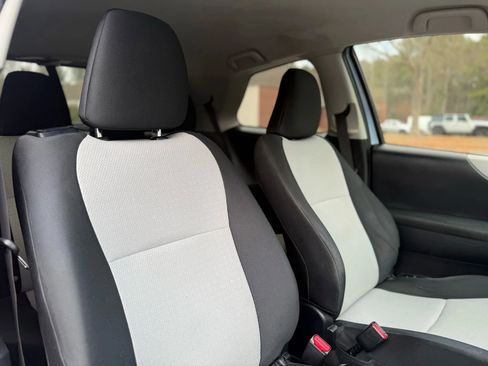 Used 2014 Toyota Yaris L image 19