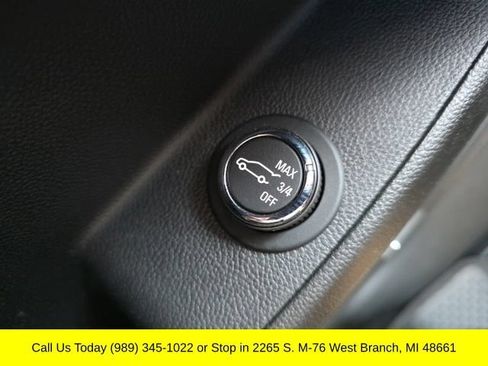 Used 2023 Chevrolet Traverse LT w/ LT Premium Package AWD/4WD image 16