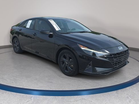 Used 2022 Hyundai Elantra Blue FWD image 3