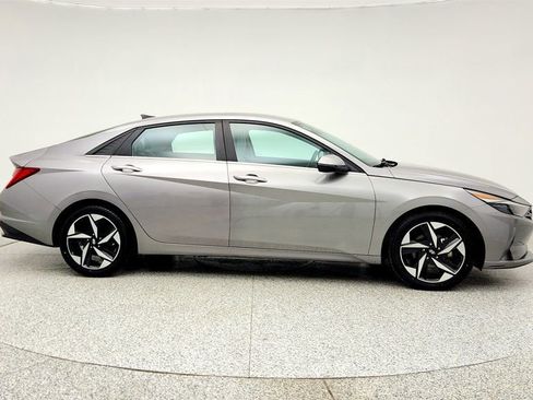 Used 2023 Hyundai Elantra Limited FWD image 4