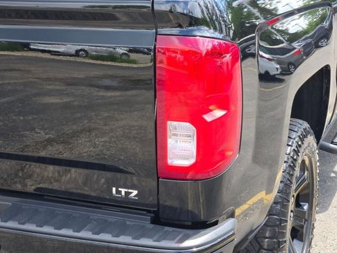 Used 2018 Chevrolet Silverado 1500 LTZ Z71 w/ LTZ Plus Package AWD/4WD image 11