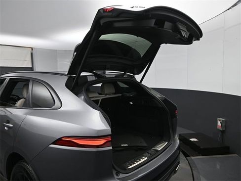Used 2023 Jaguar F-PACE R-Dynamic S image 28