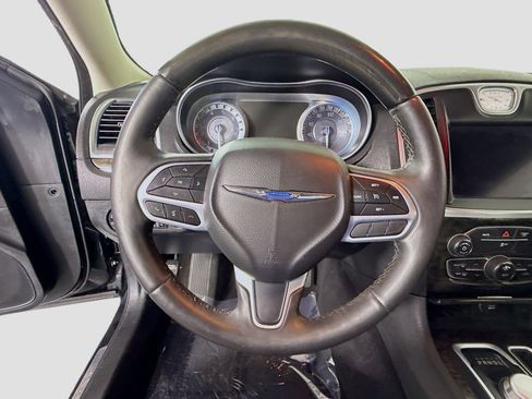 Used 2019 Chrysler 300 Limited image 13
