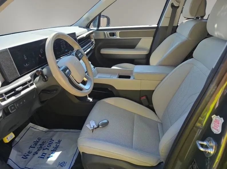 Used 2026 Hyundai Santa Fe SEL FWD image 6