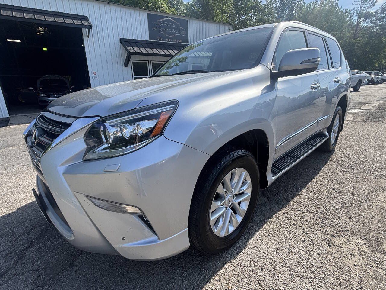 Used 2017 Lexus GX 460 Premium w/ Premium Package AWD/4WD image 4