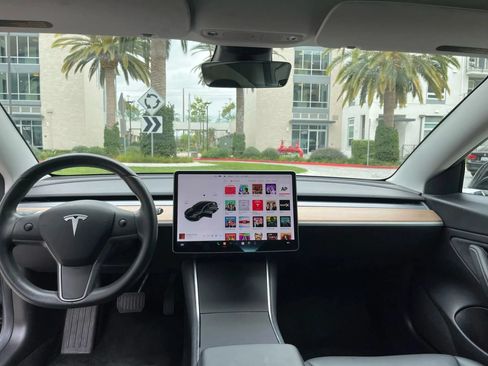 Used 2019 Tesla Model 3 Standard Range Plus RWD image 10