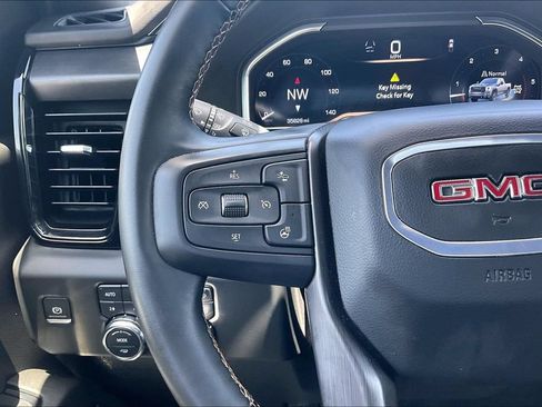 Used 2024 GMC Sierra 2500 AT4 w/ AT4 Premium Plus Package AWD/4WD image 10