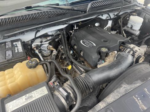 Used 2002 Chevrolet Silverado 2500 LS w/ Off-Road Skid Plate Pkg AWD/4WD image 16