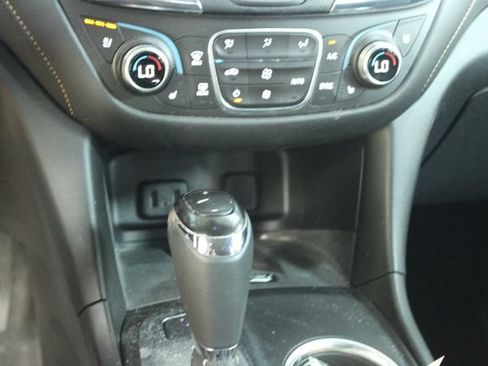 Used 2018 Chevrolet Equinox Premier FWD image 20