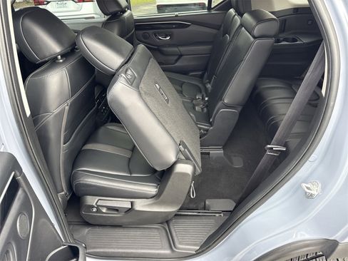 Used 2023 Honda Pilot Touring image 11