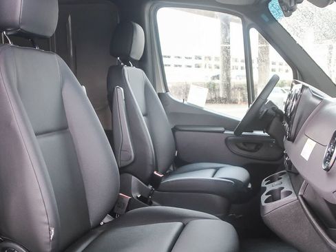 Used 2024 Mercedes-Benz Sprinter 2500 image 15