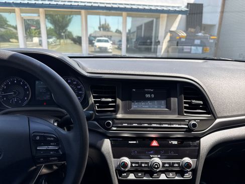Used 2020 Hyundai Elantra SE w/ Cargo Package (C1) FWD image 17