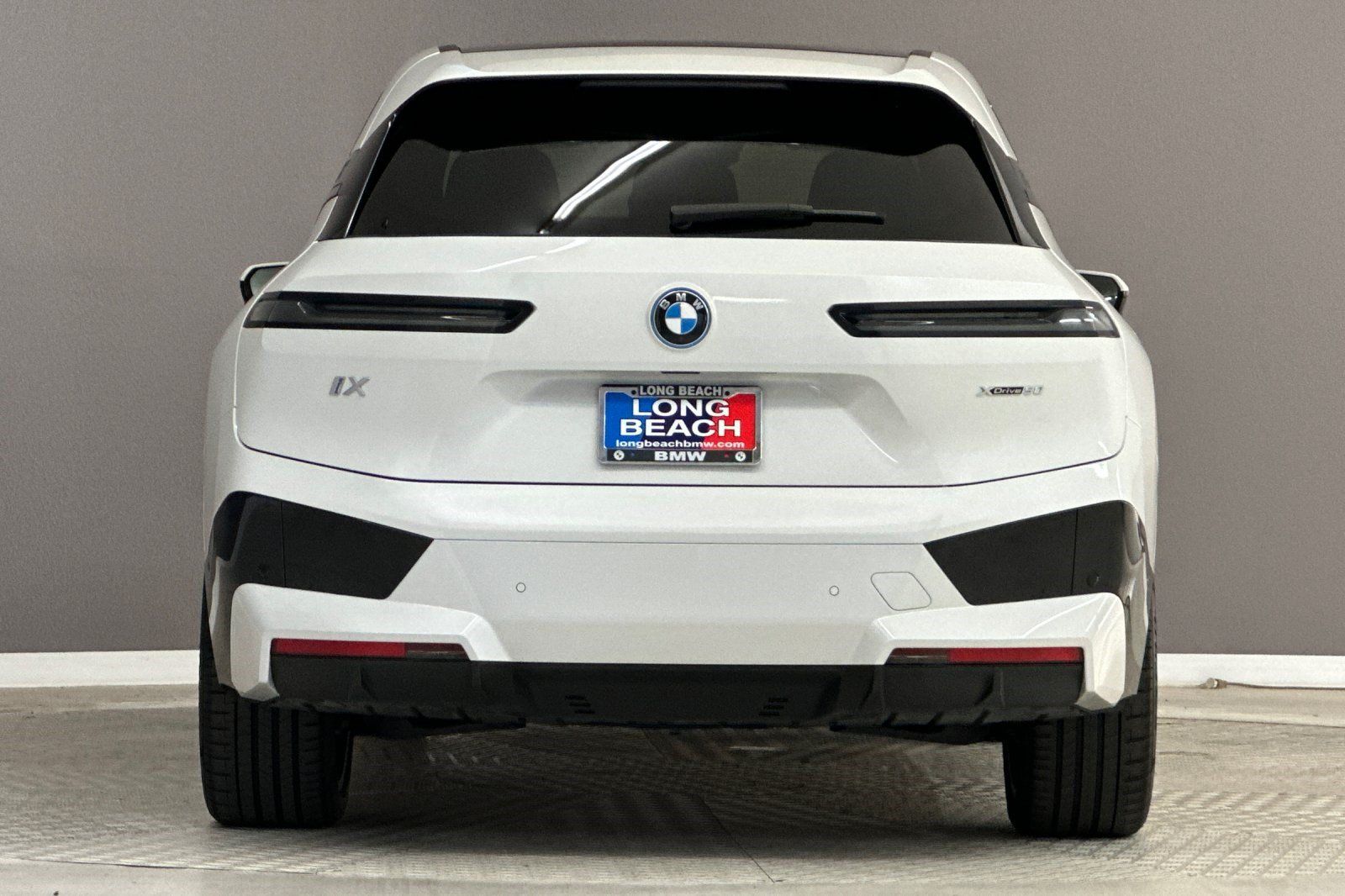Used 2024 BMW iX xDrive50 w/ Sport Package AWD/4WD image 9