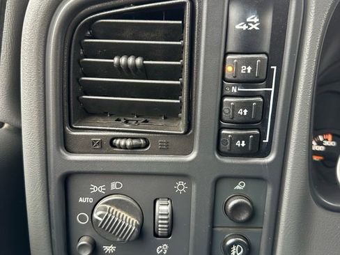 Used 2004 Chevrolet Silverado 2500 LT w/ Heavy-Duty Power Package image 15