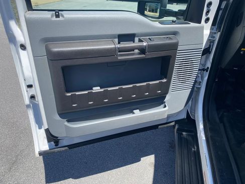 Used 2014 Ford F550 4x4 SuperCab Super Duty image 9
