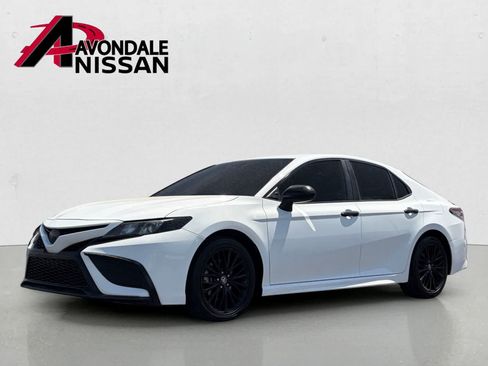 Used 2021 Toyota Camry SE w/ Carpet Mat Package (TMS) FWD image 2