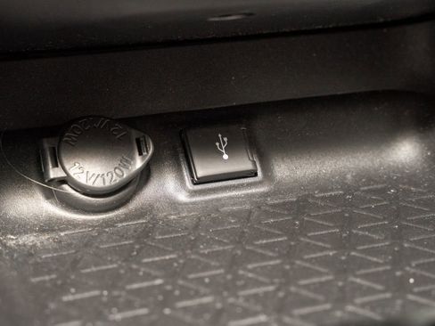 Used 2022 Toyota RAV4 XLE image 17