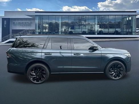 Used 2025 Lincoln Navigator Reserve w/ Jet Appearance Package AWD/4WD image 10