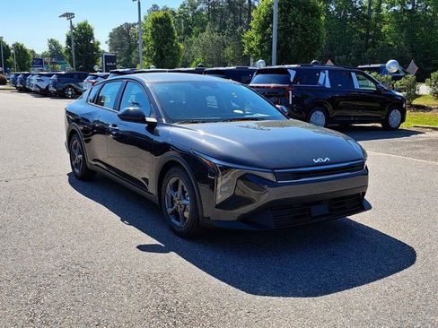 New 2026 Kia K4 FWD image 3