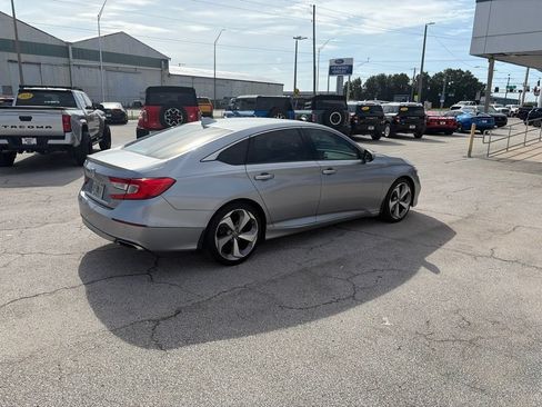 Used 2018 Honda Accord Touring image 4