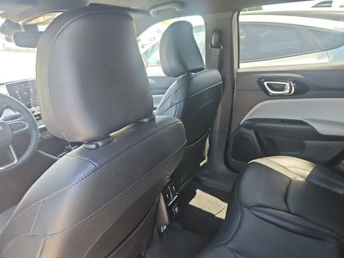 Used 2025 Jeep Compass Limited AWD/4WD image 11
