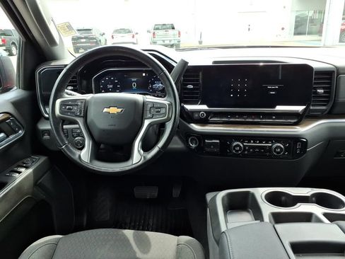 Used 2022 Chevrolet Silverado 1500 LT AWD/4WD image 14