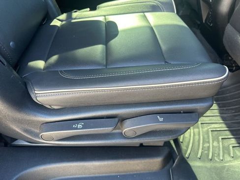 Used 2023 GMC Yukon XL SLT w/ SLT Premium Package image 23