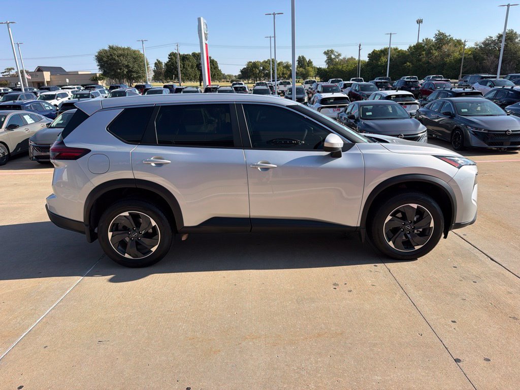 Used 2025 Nissan Rogue SV FWD image 6