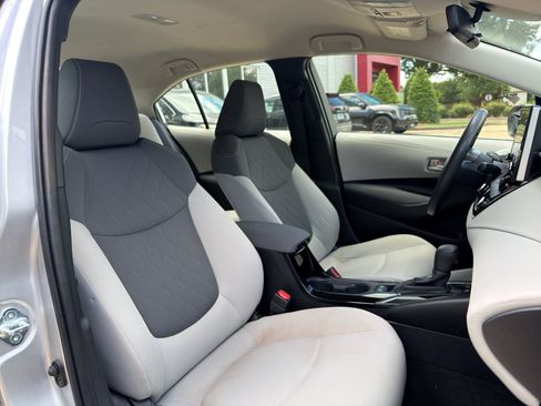 Used 2021 Toyota Corolla LE FWD image 21