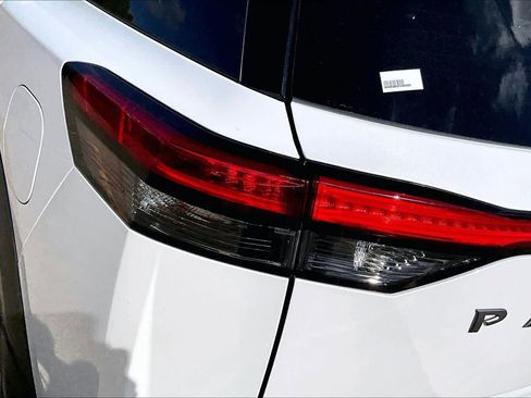 New 2026 Nissan Pathfinder Platinum AWD/4WD image 12