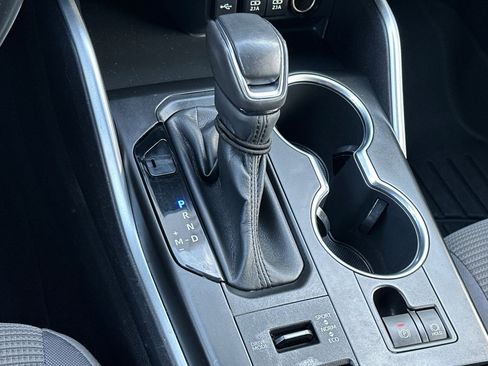 Used 2020 Toyota Highlander LE image 24