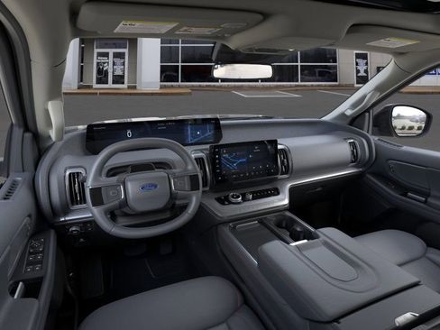 New 2026 Ford Expedition Active image 9