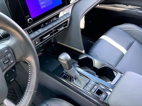 Certified 2025 Toyota Camry SE image 16