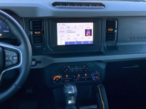 Used 2023 Ford Bronco Badlands image 7